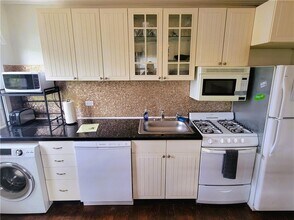 11 Hammond St in Newport, RI - Building Photo - Building Photo