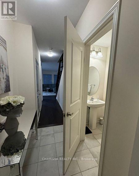 1051 Garner Rd E in Hamilton, ON - Building Photo - Building Photo