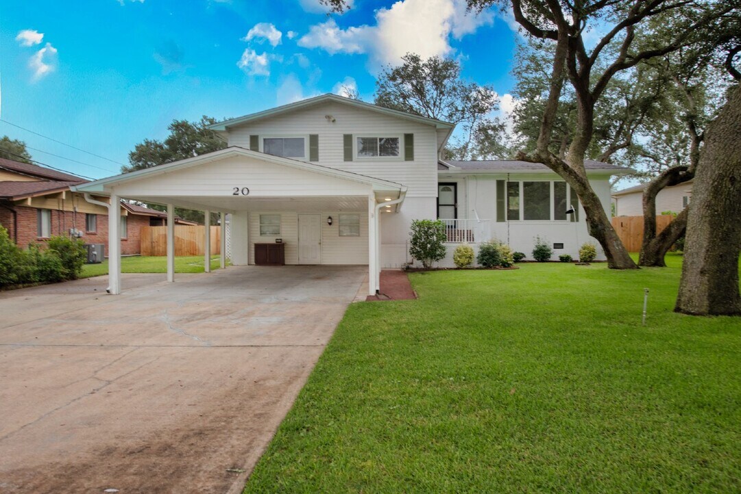 20 Dogwood Ln in Shalimar, FL - Building Photo