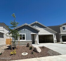 4372 Country Flats Wy in Sparks, NV - Building Photo