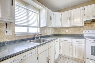 15 Renwick St in Stamford, CT - Building Photo - Building Photo