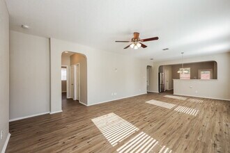 27330 Wrought Iron in San Antonio, TX - Foto de edificio - Building Photo