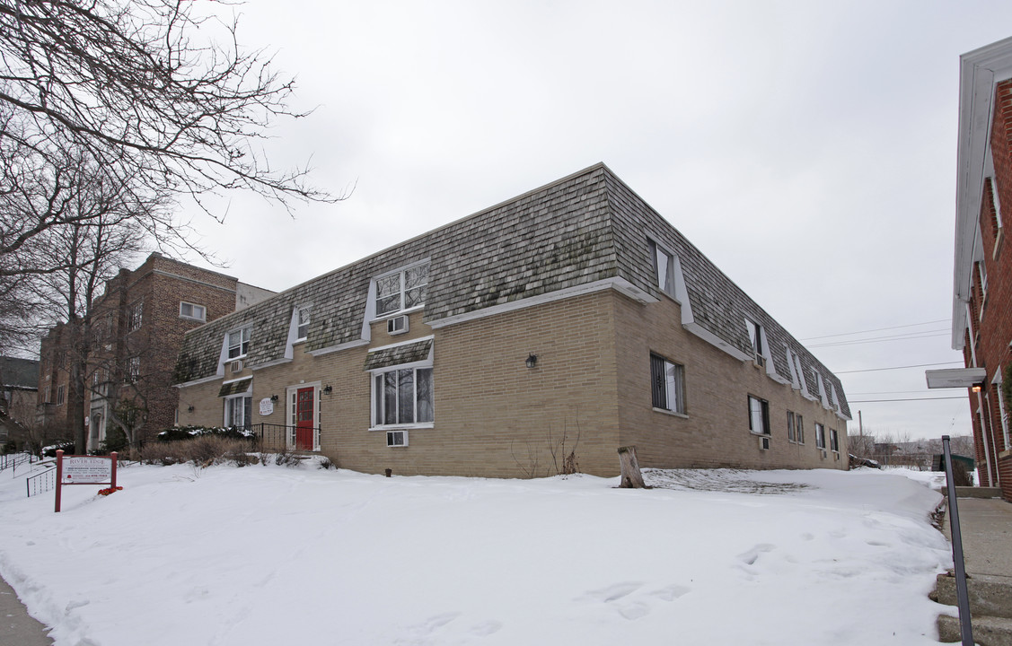 River Edge Apartments in Milwaukee, WI - Building Photo