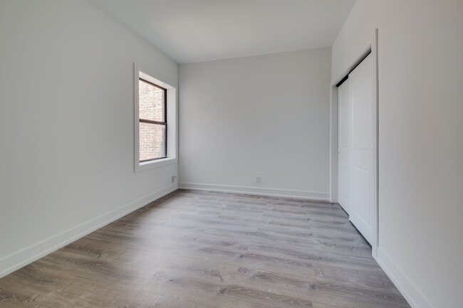 3056 W Cortland St, Unit 103 in Chicago, IL - Foto de edificio - Building Photo