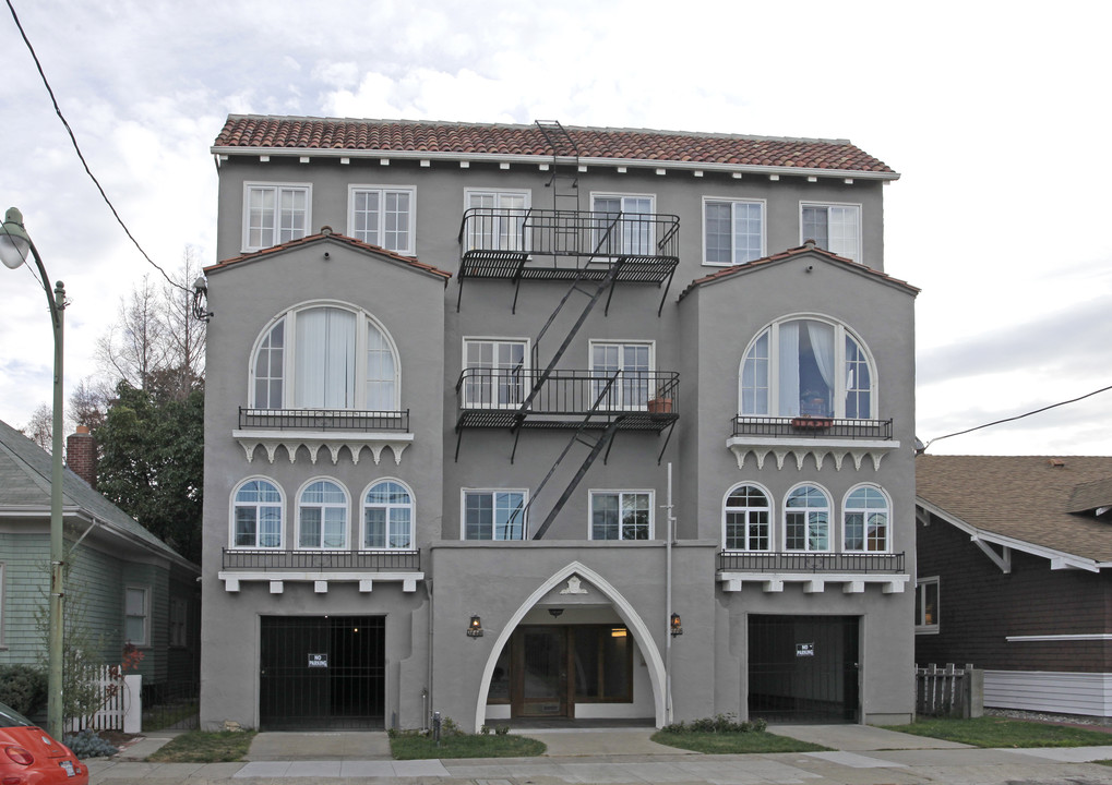 Costa Del Sol Apartments in Alameda, CA - Building Photo