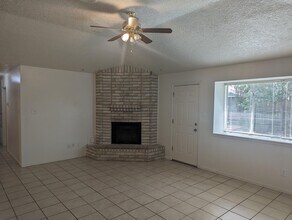 21318 Meadowhill Dr in Spring, TX - Building Photo - Building Photo