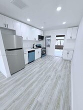 134 SW 14th Ave in Boynton Beach, FL - Foto de edificio - Building Photo