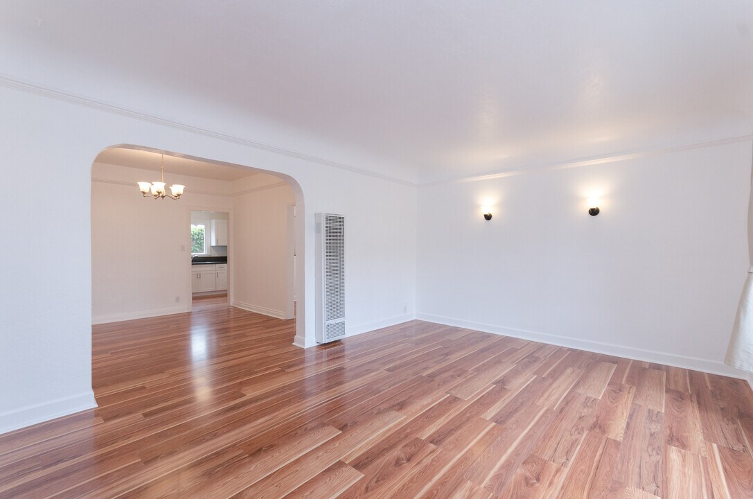 5006 Pickford St in Los Angeles, CA - Building Photo