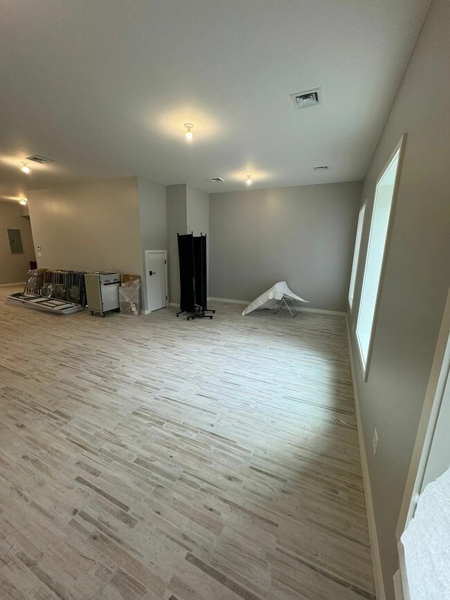 164 Ross St in Brooklyn, NY - Building Photo - Interior Photo