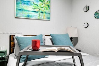 2019 Fletcher St in Hollywood, FL - Foto de edificio - Building Photo