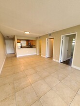 1543 Lake Crystal Dr in West Palm Beach, FL - Building Photo - Building Photo