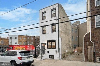914 Wharton St in Philadelphia, PA - Building Photo - Building Photo