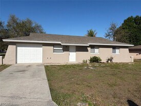6192 Markland Ave in Ft. Myers, FL - Building Photo
