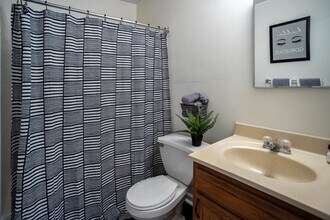 Student Quarters Johnson City in Johnson City, TN - Foto de edificio - Interior Photo