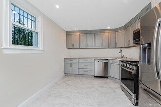 2 Bryn Mawr Pl in Yonkers, NY - Building Photo - Building Photo