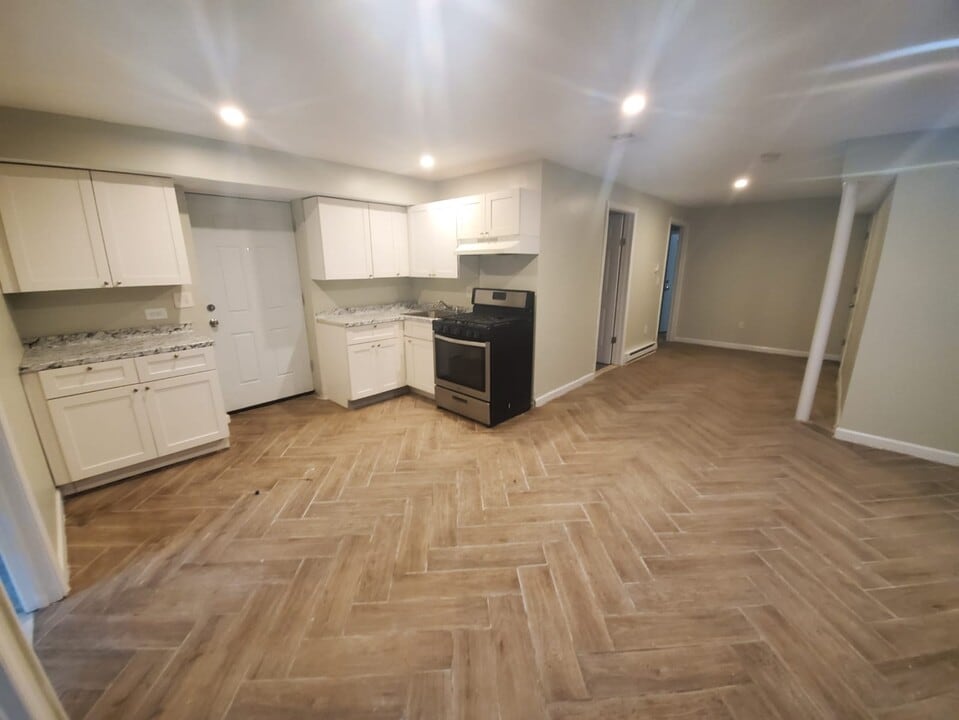 172 Seymour Ave in Newark, NJ - Building Photo