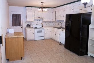 225 Holcomb Dr in Athens, GA - Building Photo - Building Photo