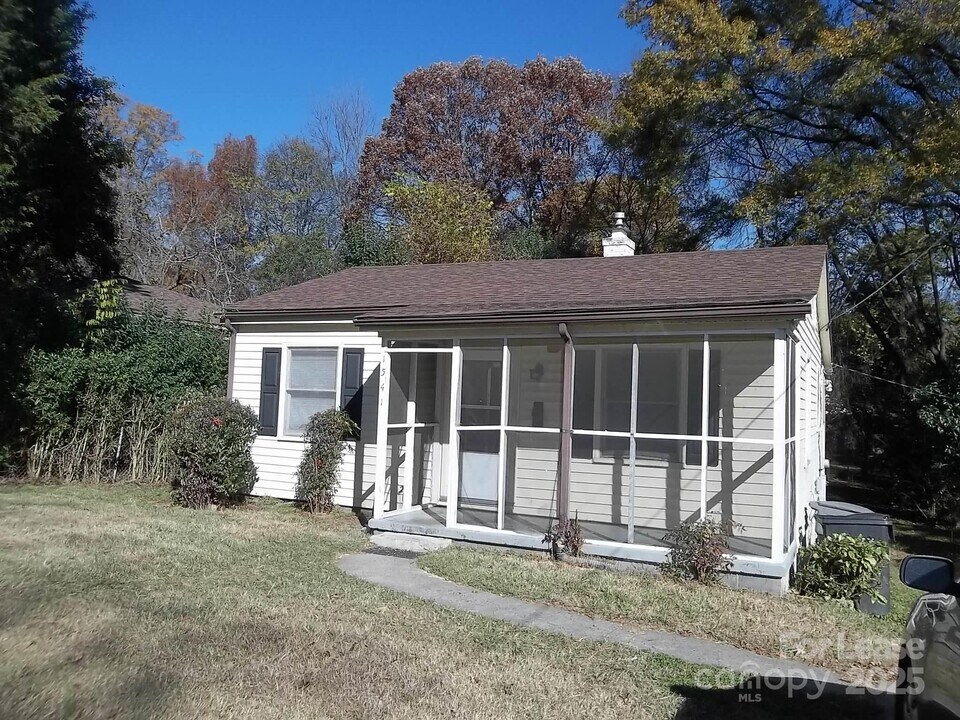 1541 Newcastle St in Charlotte, NC - Building Photo