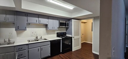Spacious 2 bedroom 2 bath apartments in Ha in Dayton, OH - Building Photo - Building Photo
