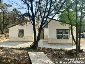 4508 Chamberlain Way in Canyon Lake, TX - Building Photo