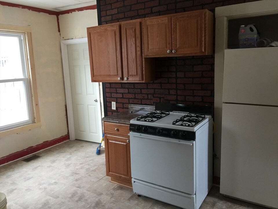 123 Danforth St-Unit -1S in Fall River, MA - Building Photo
