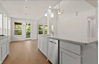 6506 Vivian Ln in Garland, TX - Foto de edificio - Building Photo