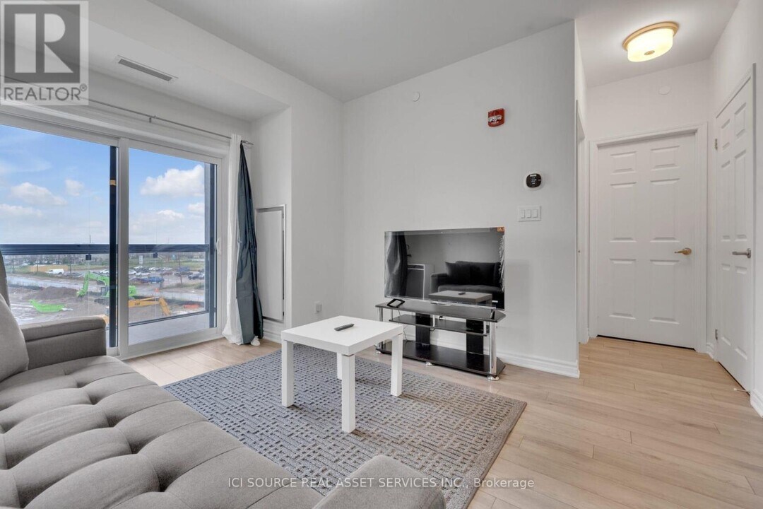 200 Lagerfeld Dr in Brampton, ON - Building Photo