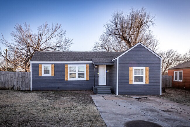 1702 NW Euclid Ave in Lawton, OK - Foto de edificio - Building Photo