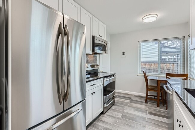 1250 E Amherst Ave in Englewood, CO - Building Photo - Building Photo