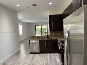 4207 Vineyard Cir in Weston, FL - Building Photo - Building Photo