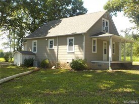 17201 Maxey Ln in Amelia Court House, VA - Building Photo