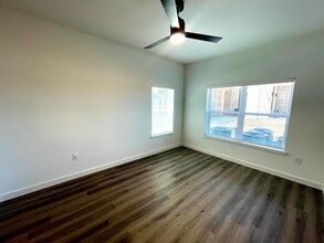 701 Saginaw Sq Blvd in Saginaw, TX - Building Photo - Building Photo