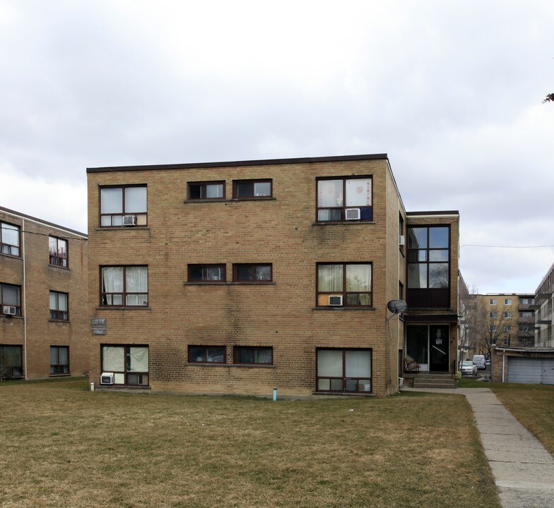 23 Rosseau Rd in Toronto, ON - Building Photo