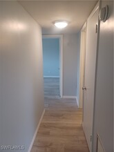 1915 W Lakeview Blvd in North Fort Myers, FL - Foto de edificio - Building Photo