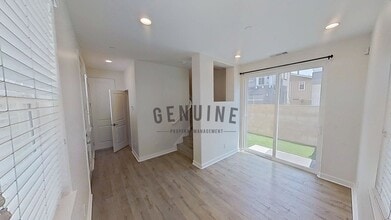 2070 Maple Ave in Costa Mesa, CA - Building Photo - Building Photo