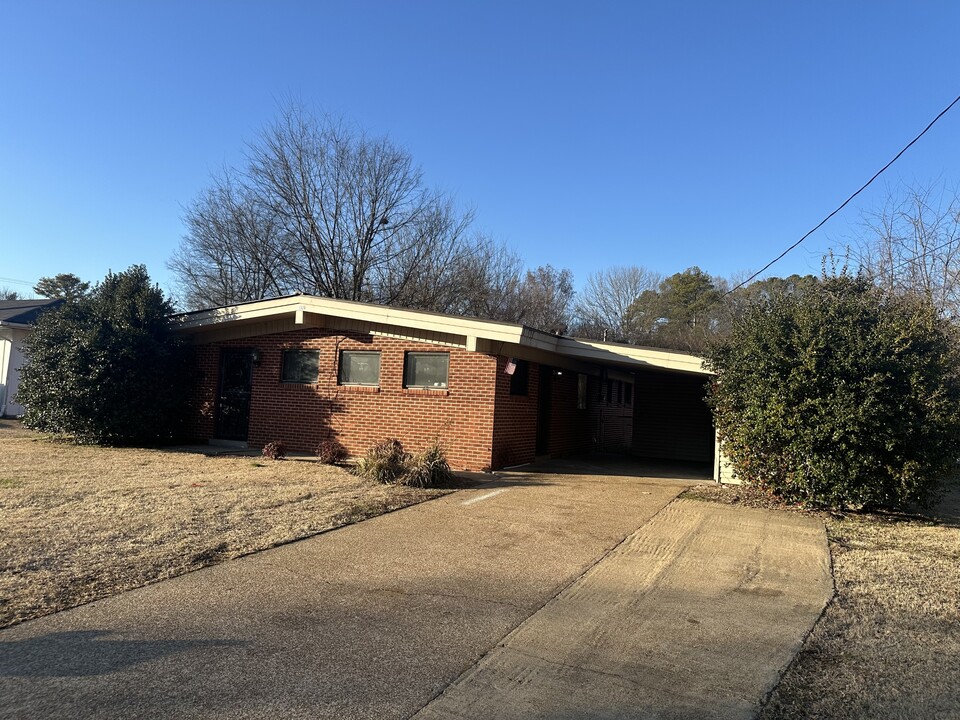 1320 Lambard Dr in Tupelo, MS - Building Photo