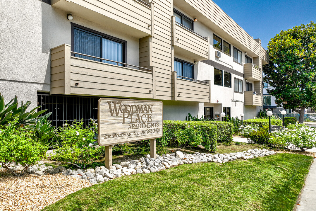 Woodman Place Apartments in Van Nuys, CA - Building Photo