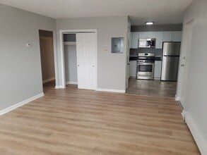 215 Pearl St, Unit 10 in Stoughton, MA - Building Photo - Building Photo