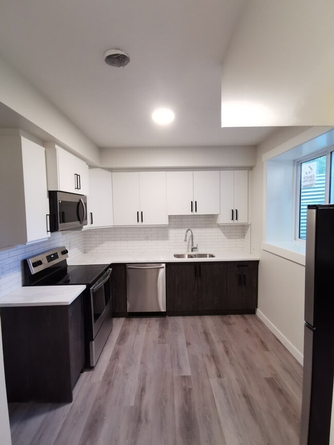 8405-8108 108 St NW