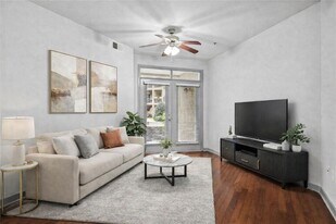 390 17th St NW in Atlanta, GA - Building Photo