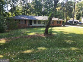 1316 White Oak St SE in Conyers, GA - Building Photo