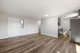 Plaza Apartments in Salinas, CA - Foto de edificio - Building Photo