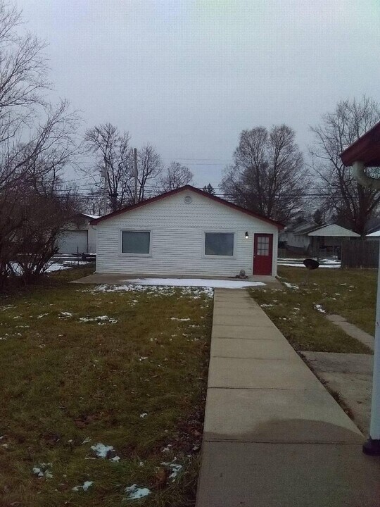 207 E Main St in Centerville, IN - Foto de edificio