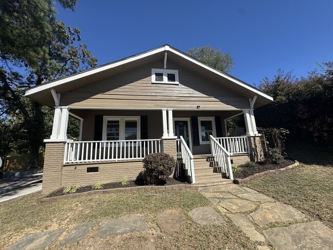 property at 3104 W Markham St