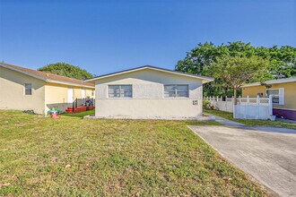 2409 Taft St in Hollywood, FL - Building Photo - Building Photo