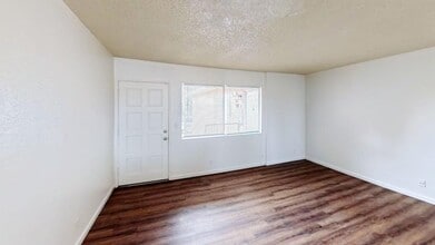 1215-1237 Minnewawa Ave in Clovis, CA - Building Photo - Building Photo