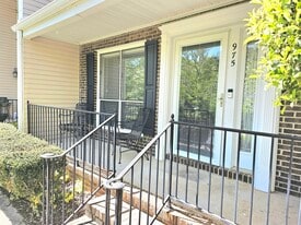 975 Surry Ln in Gastonia, NC - Building Photo