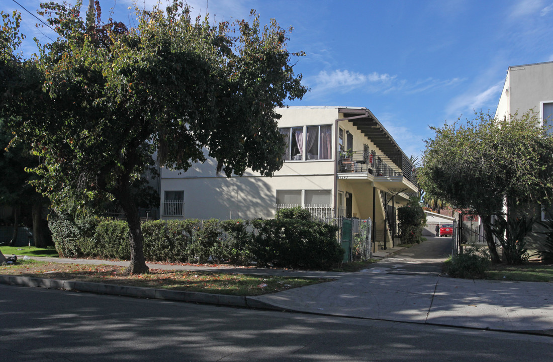 1547 N Alexandria Ave in Los Angeles, CA - Building Photo