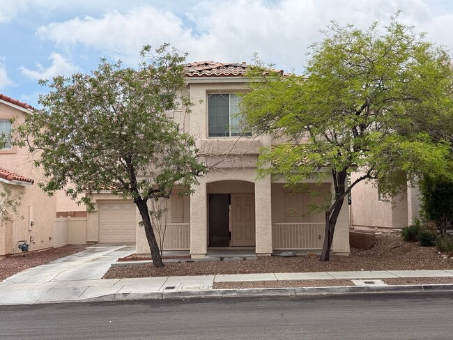 8915 Snowtrack Ave in Las Vegas, NV - Building Photo - Building Photo