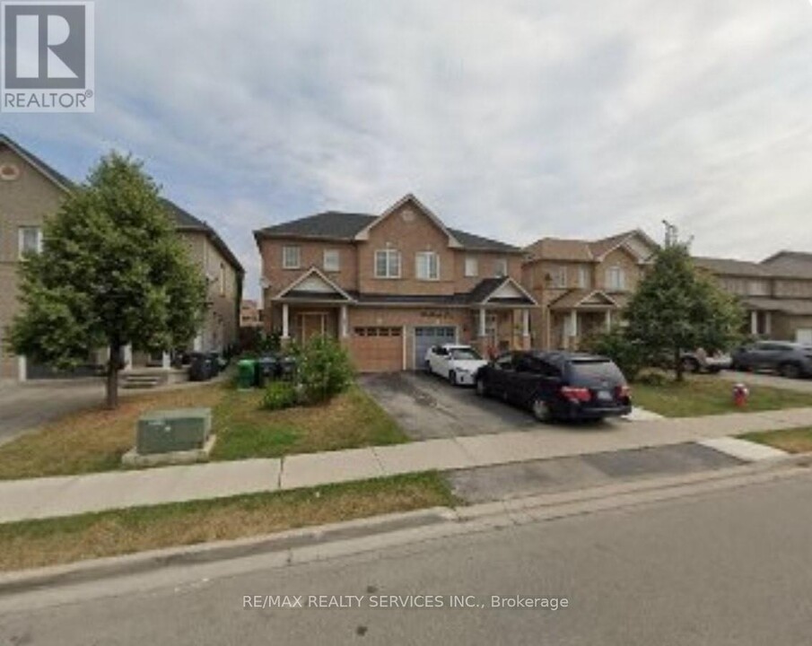 129 Sewells Ln in Brampton, ON - Building Photo